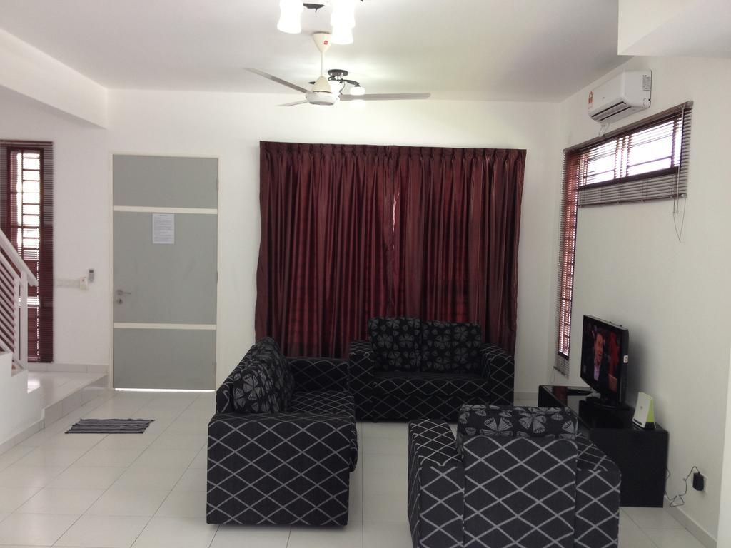 Comfort Holiday Home @ Bukit Indah ยะโฮร์บาห์รู ภายนอก รูปภาพ